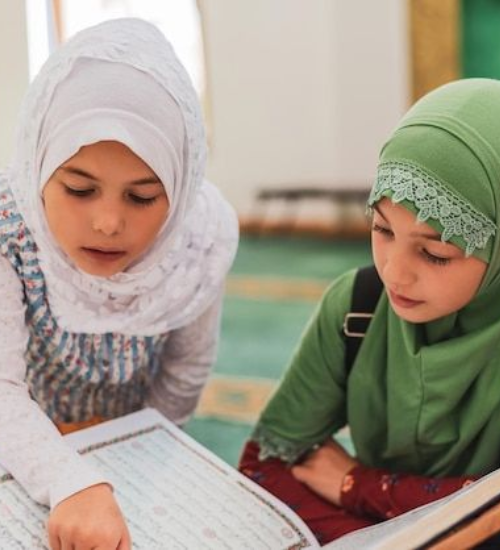 childrean are learning about importance of Quran
